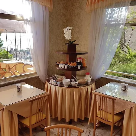 Hotell Pineta Laigueglia